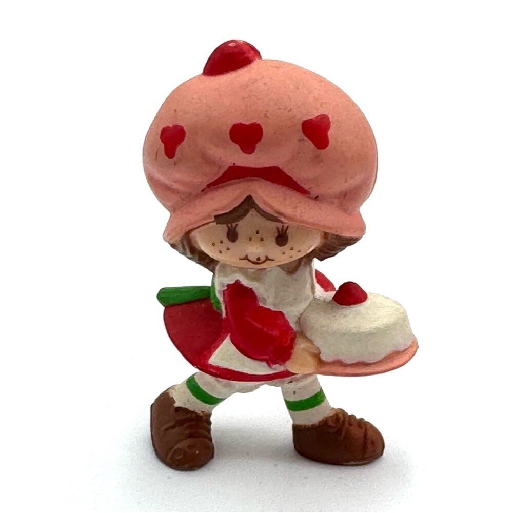 American Greetings Strawberry Shortcake Mini Figure 1982 carrying cake